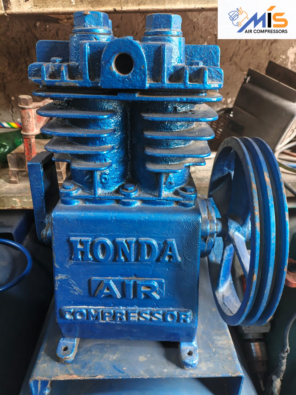 Double piston local air compressor
